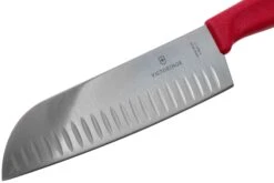 Victorinox SwissClassic 6.8521.17G Santoku Con Hoyuelos 17 Cm, Rojo 7 Victorinox SwissClassic 6.8521.17G Santoku Con Hoyuelos 17 Cm, Rojo -Chef Tienda VT6 8521 17G 03 victorinox